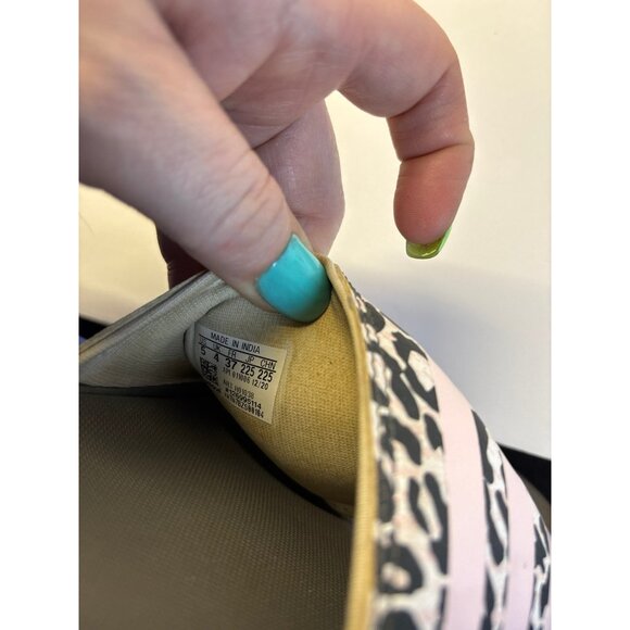 Adidas Pink Slides (size 5) - Picture 6 of 9